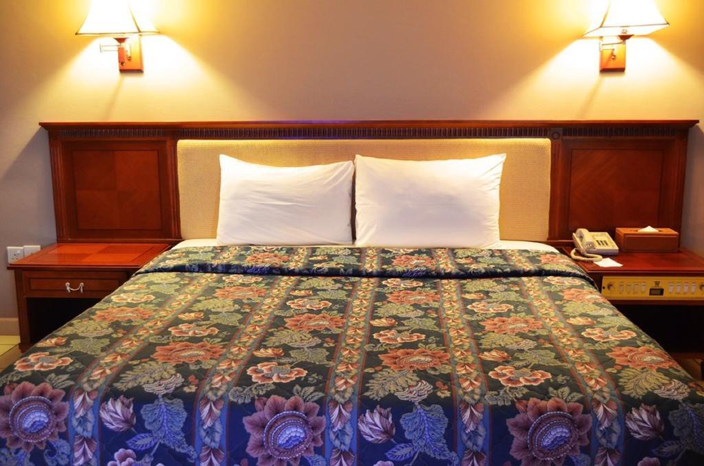 Mensvic Grand Hotel Accra Rum bild