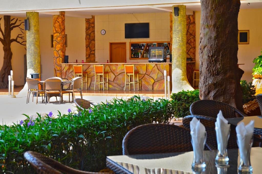 Mensvic Grand Hotel Accra Exteriör bild